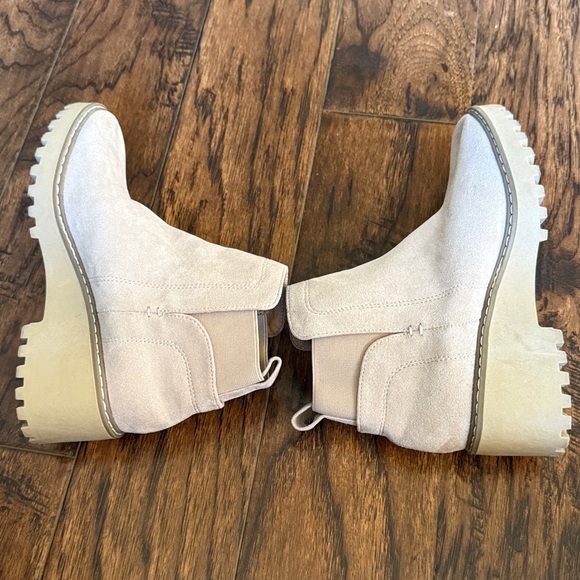 Dolce Vita Cream Riella Ankle Boots, size 7 - Picture 7 of 7